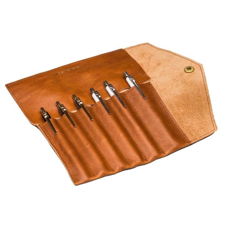 Fiffi Leather Pen Roll Cognac 6 poches dans le groupe Stylos / Accessoires Crayons / Trousses chez Pen Store (104908)