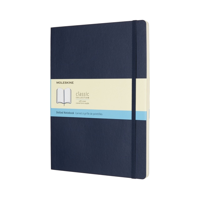 Classic Soft Cover XL Blue Dotted dans le groupe Papiers & Blocs / Écrire et consigner / Carnets chez Pen Store (100462) Classic Soft Cover XL Blue Dotted dans le groupe Papiers & Blocs / Écrire et consigner / Carnets chez Pen Store (100462)