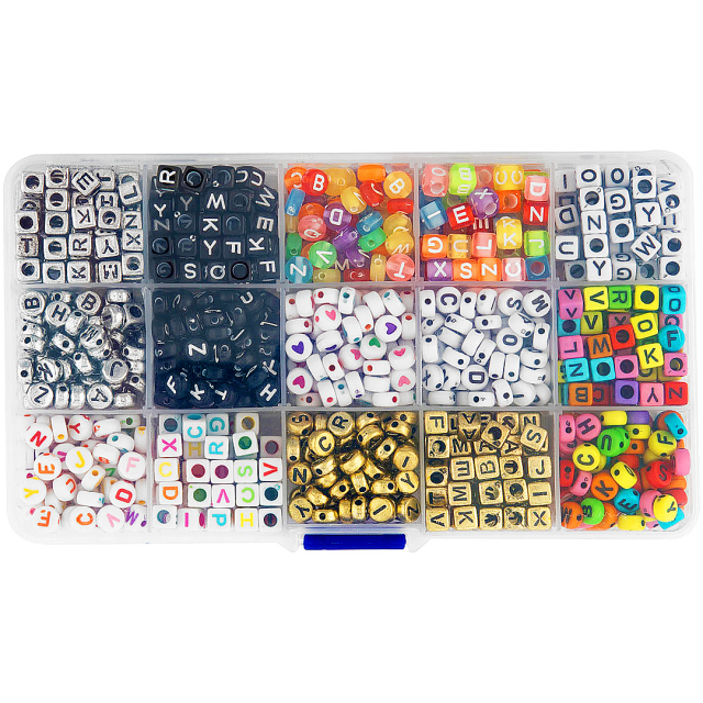 Perles lettres dans boîte de rangement