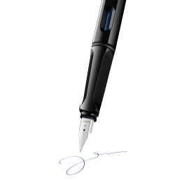 Safari Stylo-plume Shiny black dans le groupe Stylos / Stylo haute de gamme / Stylo à plume chez Pen Store (101903_r)