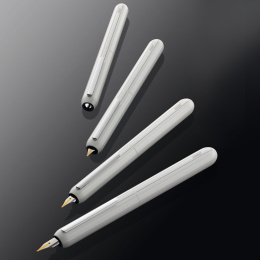 Dialog 3 Piano White Stylo-plume Extra Fine dans le groupe Stylos / Stylo haute de gamme / Stylo à plume chez Pen Store (102111)