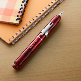 Curidas Stylo-plume Gran Red dans le groupe Stylos / Stylo haute de gamme / Stylo à plume chez Pen Store (111638_r)