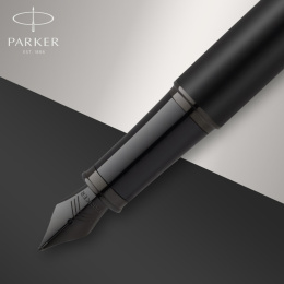 IM Achromatic Black Stylo-plume dans le groupe Stylos / Stylo haute de gamme / Stylo à plume chez Pen Store (111898_r)