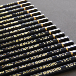 Crayons graphite Mono 100 Mix Lot de 12 dans le groupe Stylos / Écrire / Crayons à papier chez Pen Store (131820)