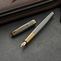 Sonnet Chiselled Silver Stylo-plume Fine dans le groupe Stylos / Stylo haute de gamme / Stylo à plume chez Pen Store (131974)