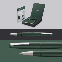 2000 Stylo-plume Pine Green Limited Edition 2024 dans le groupe Stylos / Stylo haute de gamme / Stylo à plume chez Pen Store (133829)