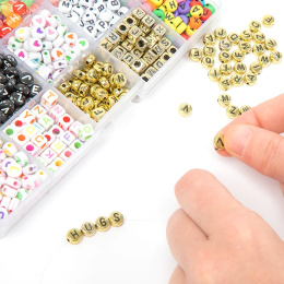 Perles lettres dans boîte de rangement dans le groupe Kids / Amusement et apprentissage / Bijoux et perles / Perles chez Pen Store (134886)