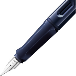 Safari Stylo-plume Dark Dusk Medium dans le groupe Stylos / Stylo haute de gamme / Stylo à plume chez Pen Store (135233)