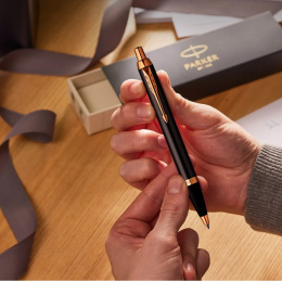 IM Grey/Gold Stylo à bille dans le groupe Stylos / Stylo haute de gamme / Stylo à bille chez Pen Store (135474)