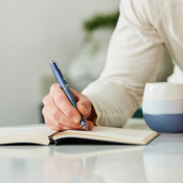 IM Rituals Blue/Chrome Stylo-plume dans le groupe Stylos / Stylo haute de gamme / Stylo à plume chez Pen Store (135479_r)