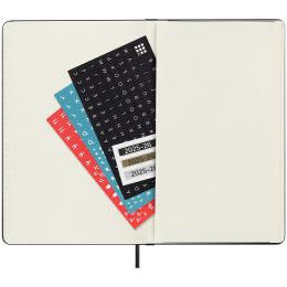 Calendrier 18M Daily Hard Cover Large Black dans le groupe Papiers & Blocs / Calendriers et agendas / Calendriers 18 mois chez Pen Store (135596)