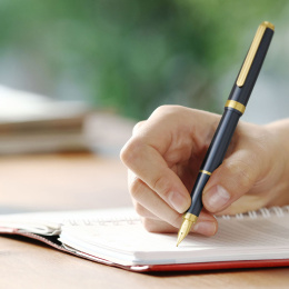 BISO Stylo-plume Nebula Black dans le groupe Stylos / Stylo haute de gamme / Stylo à plume chez Pen Store (136077_r)