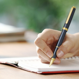 BISO Stylo-plume Flame Red dans le groupe Stylos / Stylo haute de gamme / Stylo à plume chez Pen Store (136079_r)