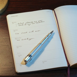 Calendrier 12M Weekly Notebook 2026 Hardcover Pocket Red dans le groupe Papiers & Blocs / Calendriers et agendas / Calendriers 12 mois chez Pen Store (136123)