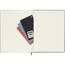 Calendrier 12M Weekly Notebook 2026 Hardcover XL Sapphire Blue dans le groupe Papiers & Blocs / Calendriers et agendas / Calendriers 12 mois chez Pen Store (136128)