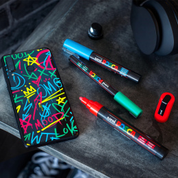 Marqueur Posca lot de 40 étui Rubbercase dans le groupe Stylos / Crayons d'artistes / Marqueurs acryliques chez Pen Store (136282) Marqueur Posca lot de 40 étui Rubbercase dans le groupe Stylos / Crayons d'artistes / Marqueurs acryliques chez Pen Store (136282)