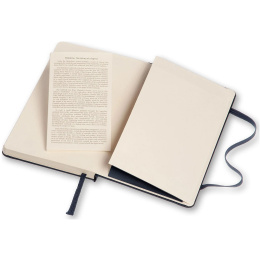 Classic Hard Cover Notebook Pocket Blue Ligné dans le groupe Papiers & Blocs / Écrire et consigner / Carnets chez Pen Store (136825)