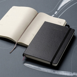 Calendrier 18M Weekly Hard Cover Horisontell Pocket Black dans le groupe Papiers & Blocs / Calendriers et agendas / Calendriers 18 mois chez Pen Store (137013)
