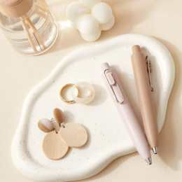 Stylo-bille One P Yogurt dans le groupe Stylos / Stylo haute de gamme / Stylo à bille chez Pen Store (137064)