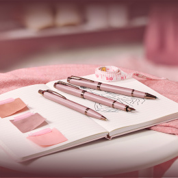 IM Finishing Touch Mauve Stylo-plume dans le groupe Stylos / Stylo haute de gamme / Stylo à plume chez Pen Store (137377_r)