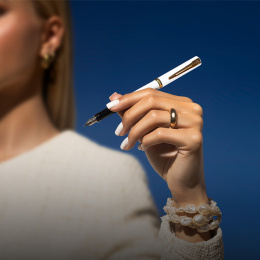 Impression White/Gold Stylo-plume dans le groupe Stylos / Stylo haute de gamme / Stylo à plume chez Pen Store (137398_r)
