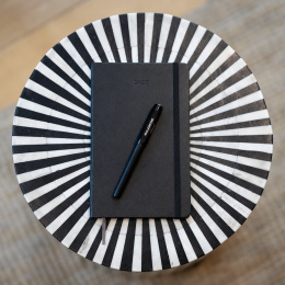 Calendrier 12M Weekly Vertical 2027 Hardcover Large Black  dans le groupe Papiers & Blocs / Calendriers et agendas / Calendriers 12 mois chez Pen Store (137470)