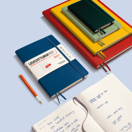 Calendrier Weekly Planner & Notebook 2026 A5 Cherry dans le groupe Papiers & Blocs / Calendriers et agendas / Calendriers 12 mois chez Pen Store (137516)