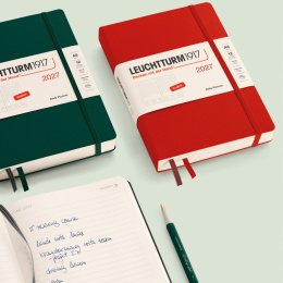 Calendrier Daily Planner 2027 A6 Cherry dans le groupe Papiers & Blocs / Calendriers et agendas / Calendriers 12 mois chez Pen Store (137534)