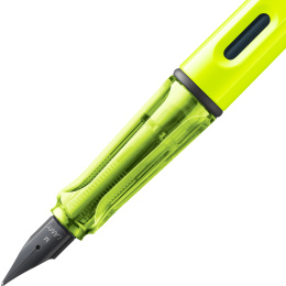 Safari Stylo-plume Neon Yellow dans le groupe Stylos / Stylo haute de gamme / Stylo à plume chez Pen Store (137577_r)