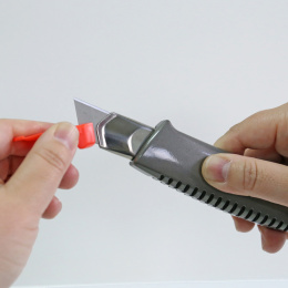 Cutter  L-500GRP 18 mm dans le groupe Loisirs créatifs / Accessoires Hobby / Cisailles chez Pen Store (138146)