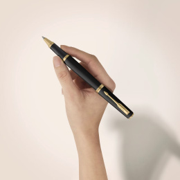 Meridian Matte Black/Chrome Rollerball dans le groupe Stylos / Stylo haute de gamme / Roller chez Pen Store (138297)
