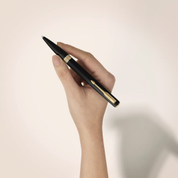 Meridian Matte Black/Gold Stylo à bille dans le groupe Stylos / Stylo haute de gamme / Stylo à bille chez Pen Store (138302)